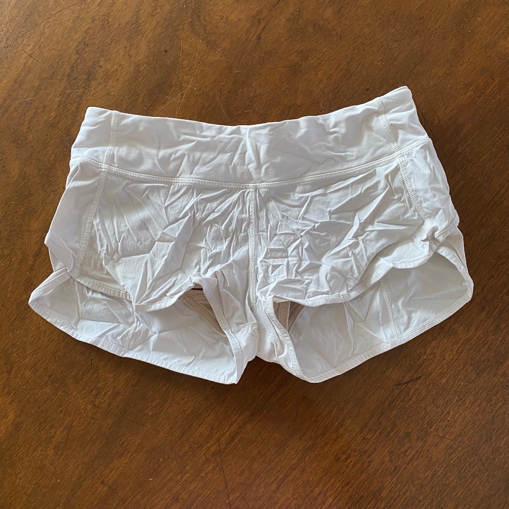 White Lululemon Speed Up 2.5" Shorts - white (size 6)